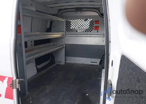 2015 Nissan Nv200 S/Sv z USA, uszkodzony, nr VIN 3N6CM0KN5FK710021